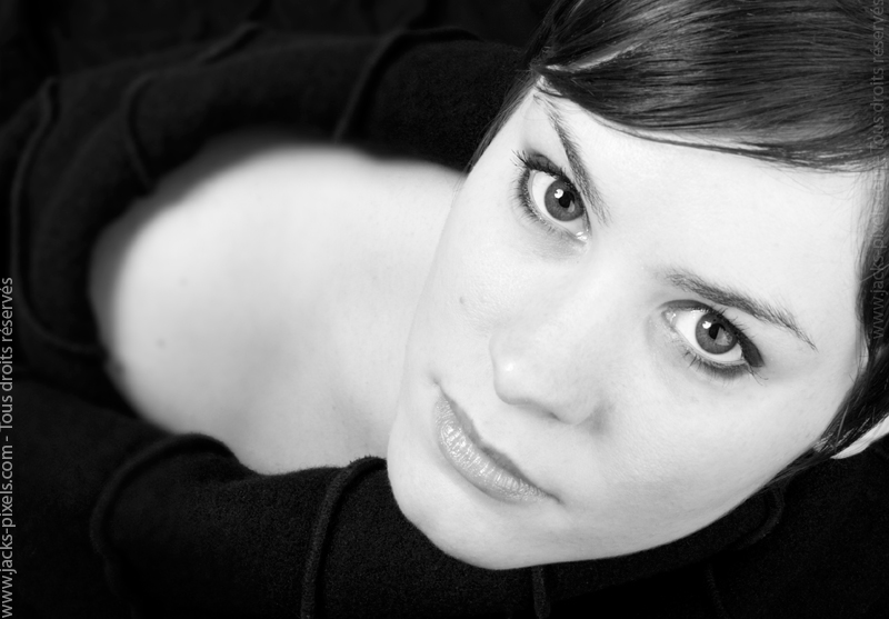 http://jacks-pixels.com/Gallery/Data/Portrait/pauline/IMG_0399-modif.jpg
